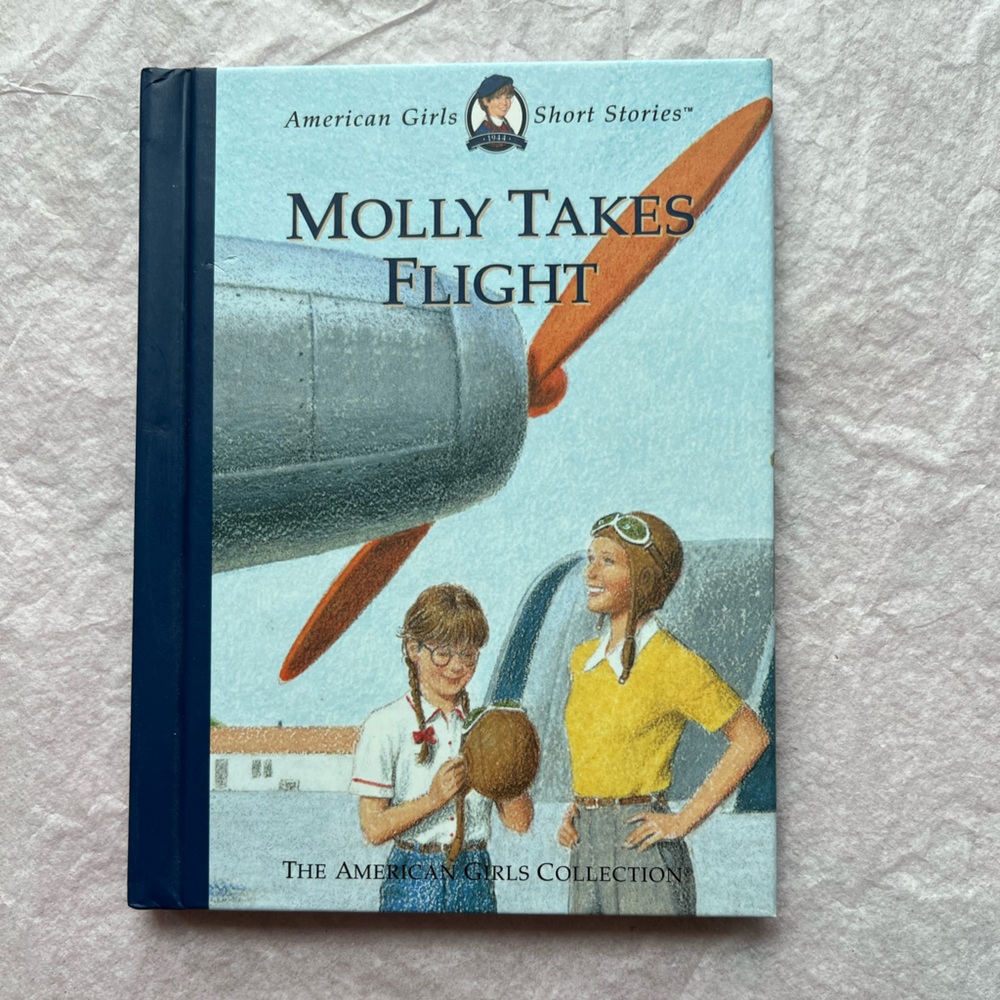 BNWOT American Girl 'Molly Takes Flight' Book - mini chapter book handheld
